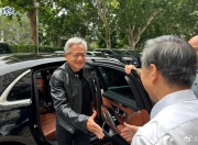 黄仁勋半年3次来华，称限制将反推中国发展